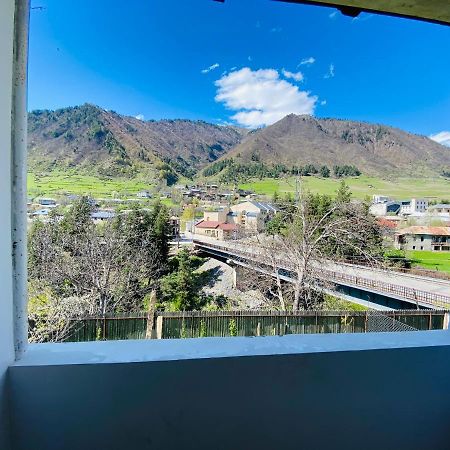 Guesthouse Alpenrose Местия Екстериор снимка