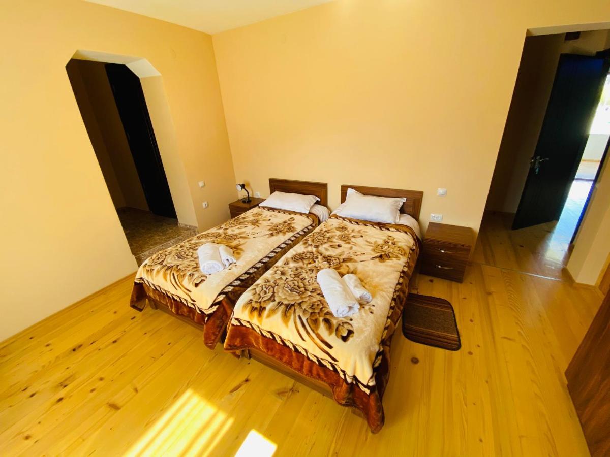 Guesthouse Alpenrose Местия Екстериор снимка
