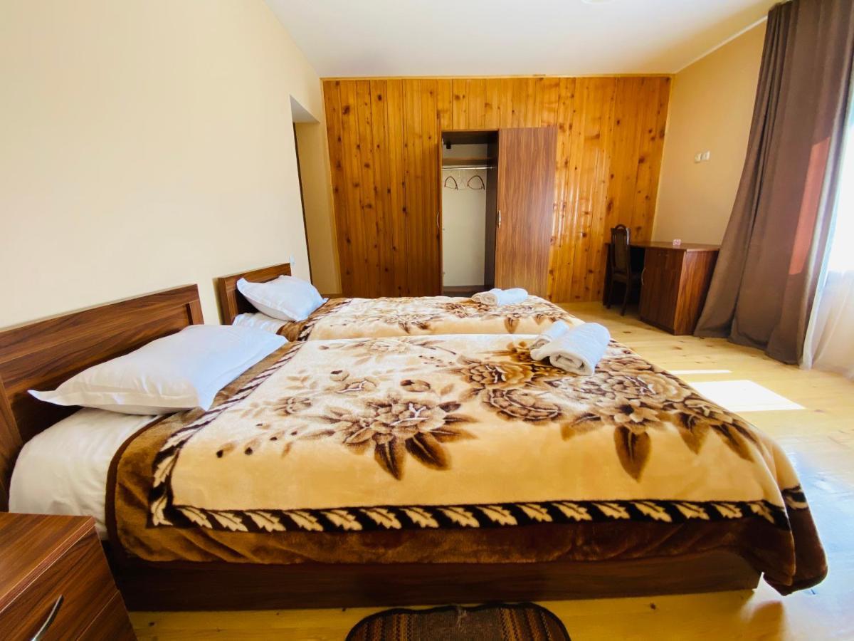 Guesthouse Alpenrose Местия Екстериор снимка