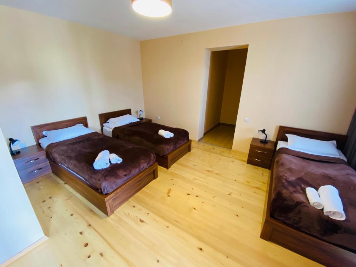 Guesthouse Alpenrose Местия Екстериор снимка