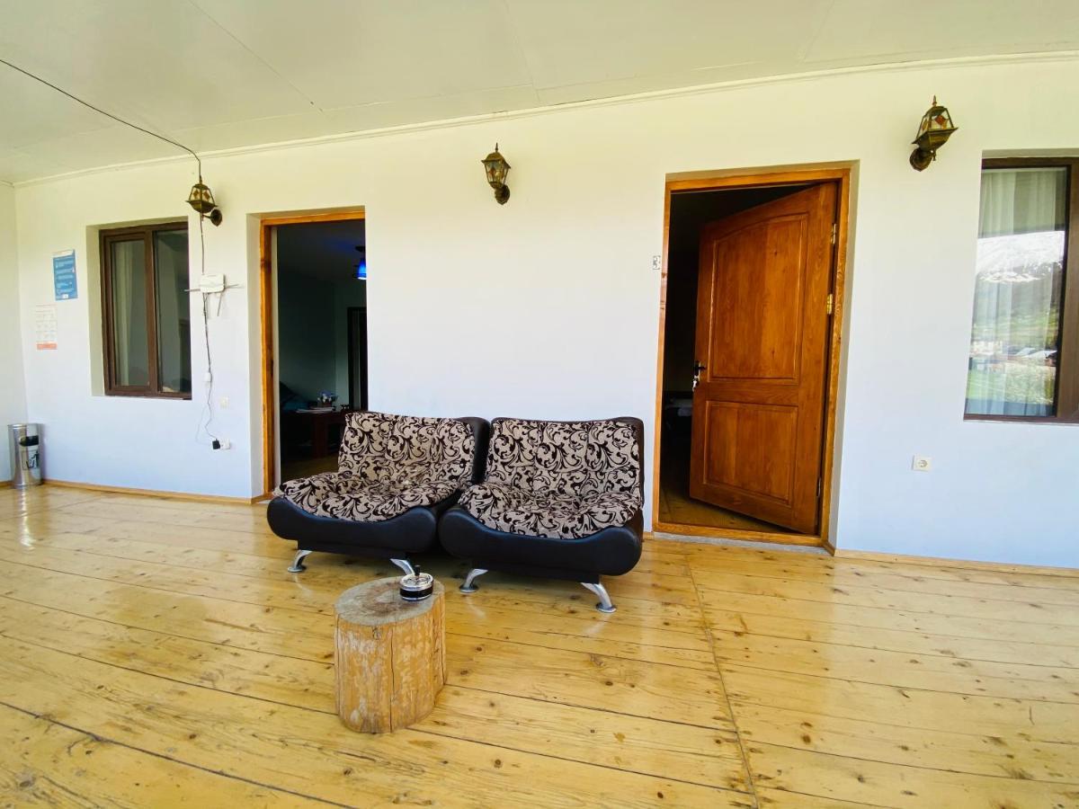 Guesthouse Alpenrose Местия Екстериор снимка