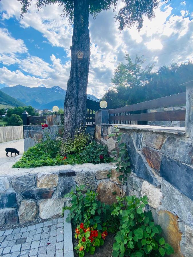 Guesthouse Alpenrose Местия Екстериор снимка