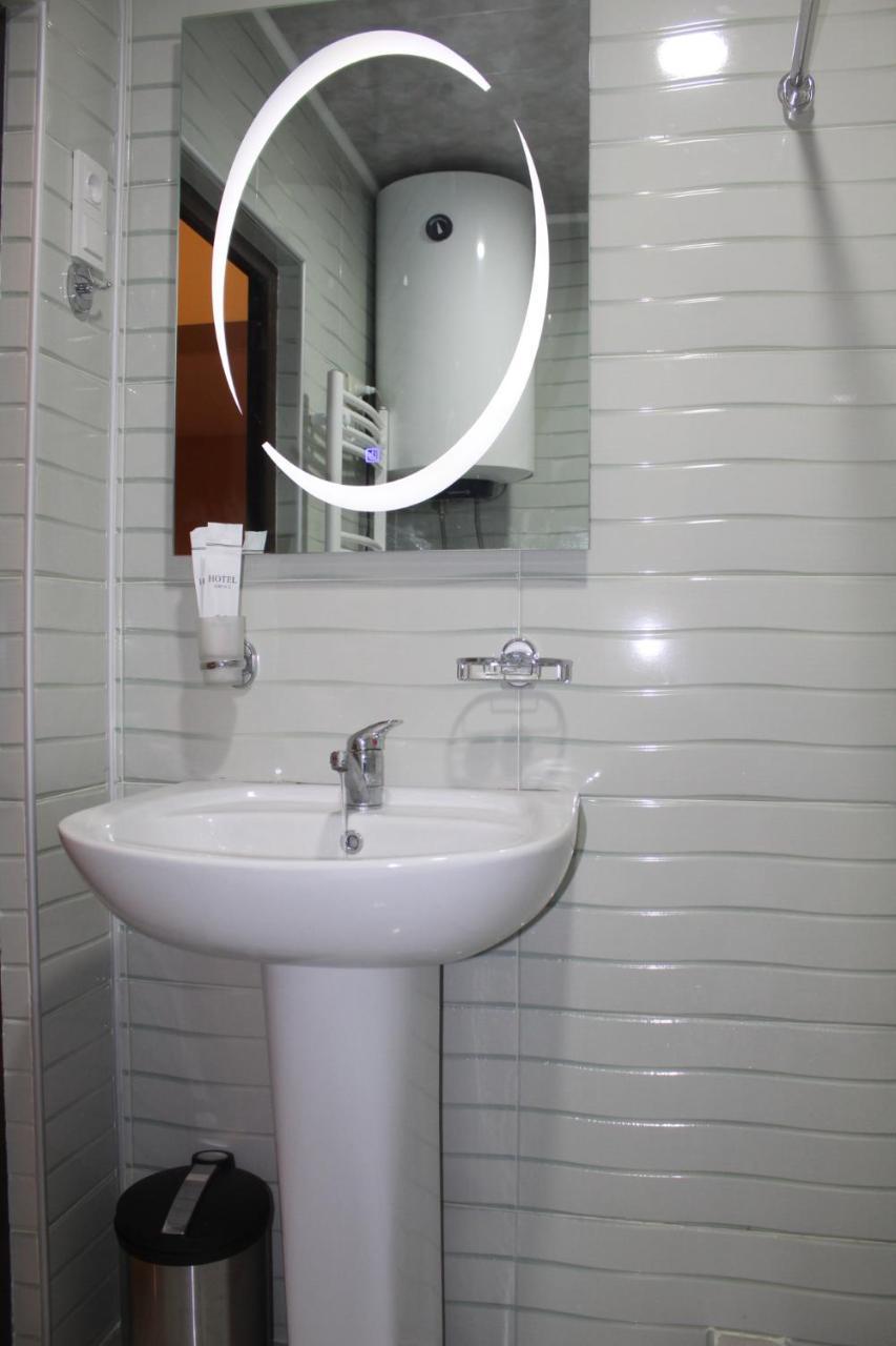 Guesthouse Alpenrose Местия Екстериор снимка