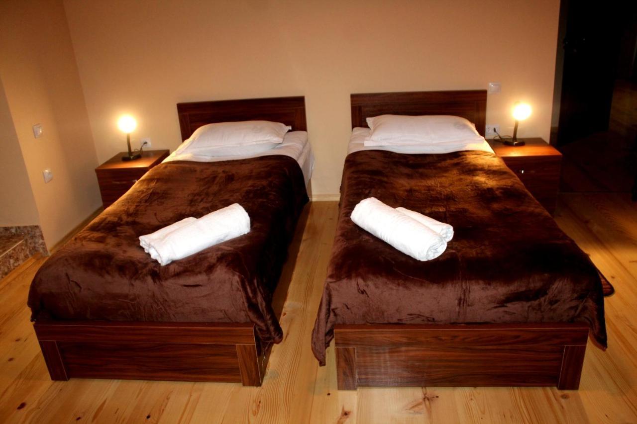 Guesthouse Alpenrose Местия Екстериор снимка