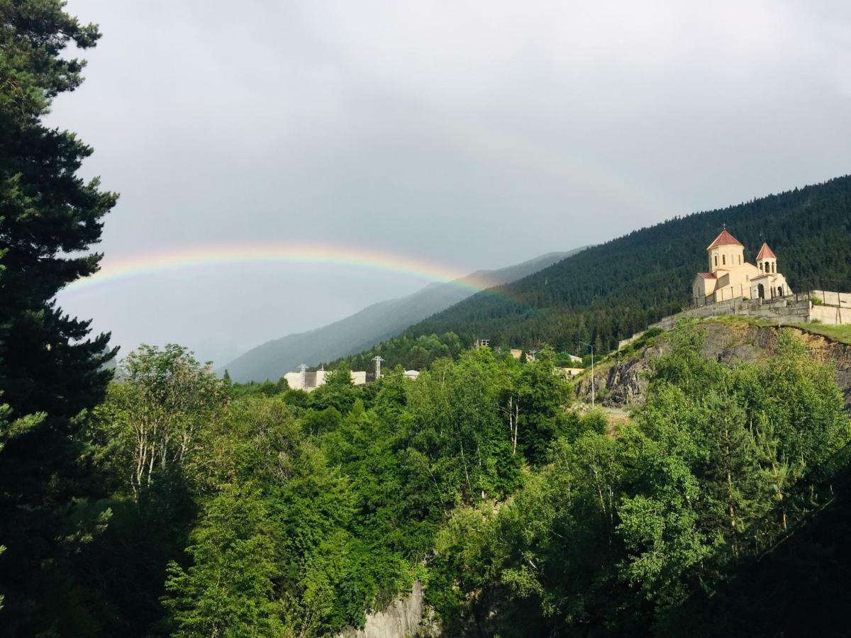 Guesthouse Alpenrose Местия Екстериор снимка